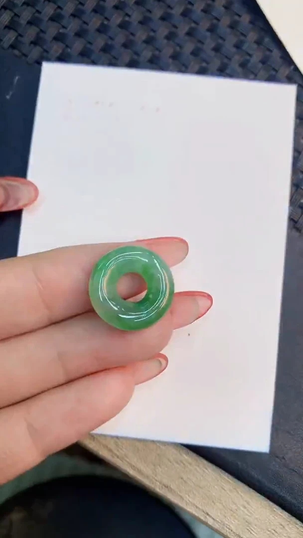 颈饰未镶嵌翡翠1