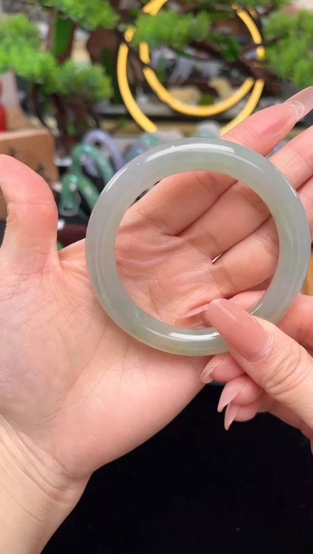 未镶嵌手镯翡翠手镯