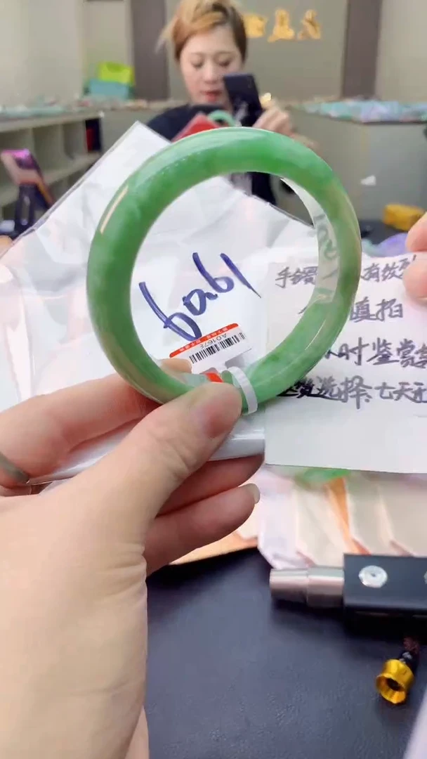 翡翠手镯未镶嵌0331435582