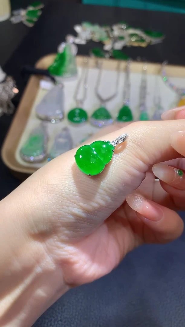 翡翠18K金镶嵌吊坠(不含链)13-葫芦（多样性发货一件）