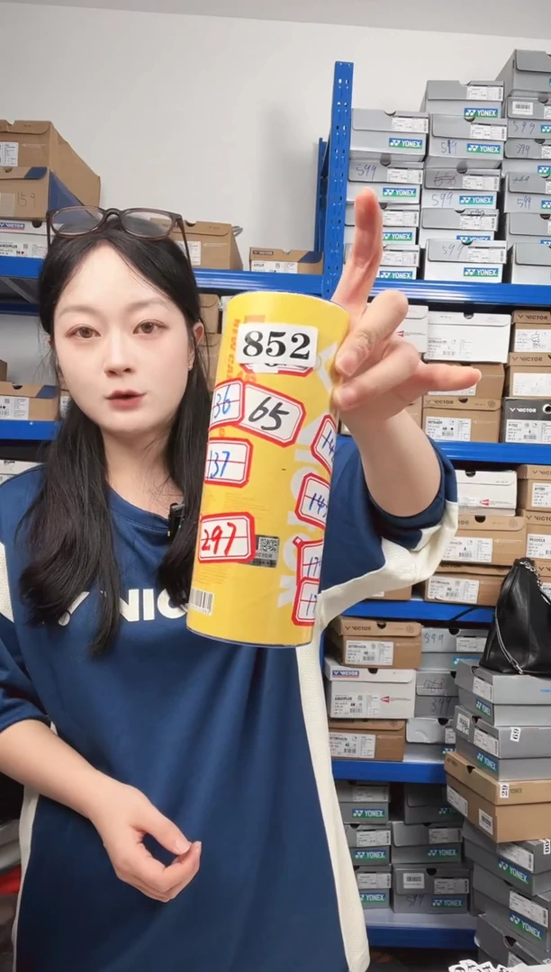 852号清仓衣服，不退不换！！奶龙碳音球 76速