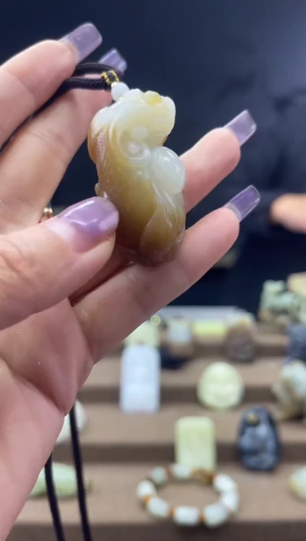 颈饰未镶嵌和田玉1