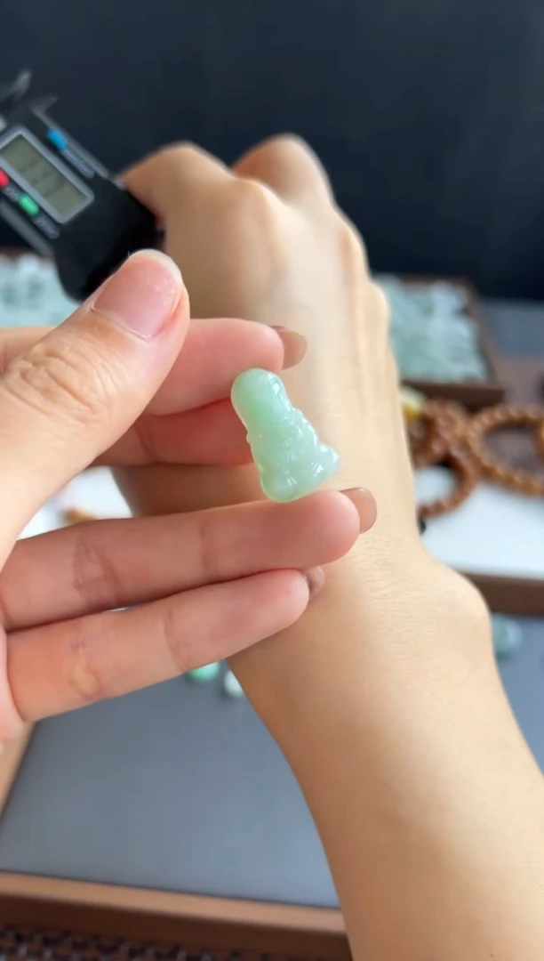 翡翠未镶嵌颈饰812买断