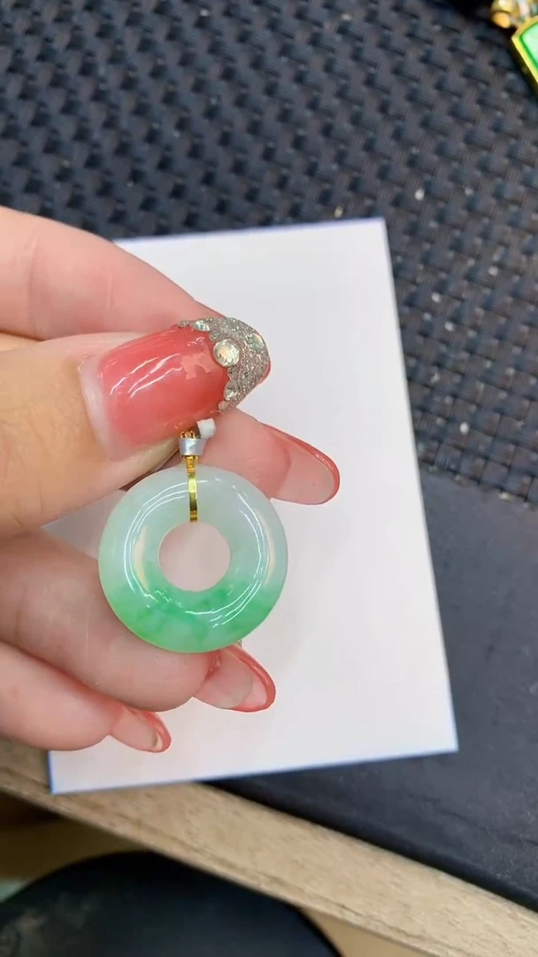 颈饰18K金镶嵌翡翠1