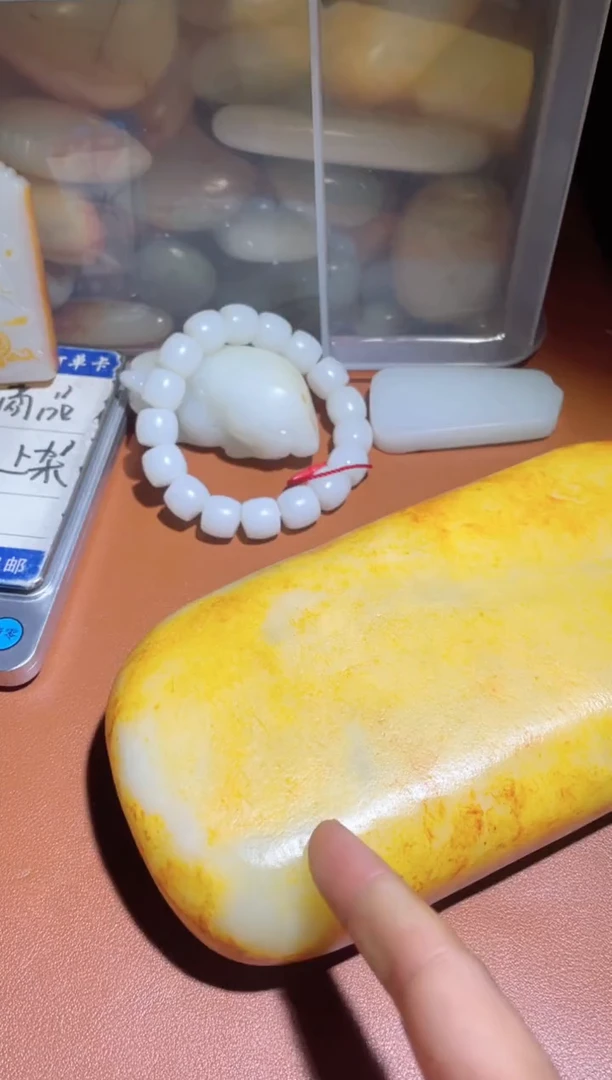 未镶嵌和田玉（糖玉）挂件原石