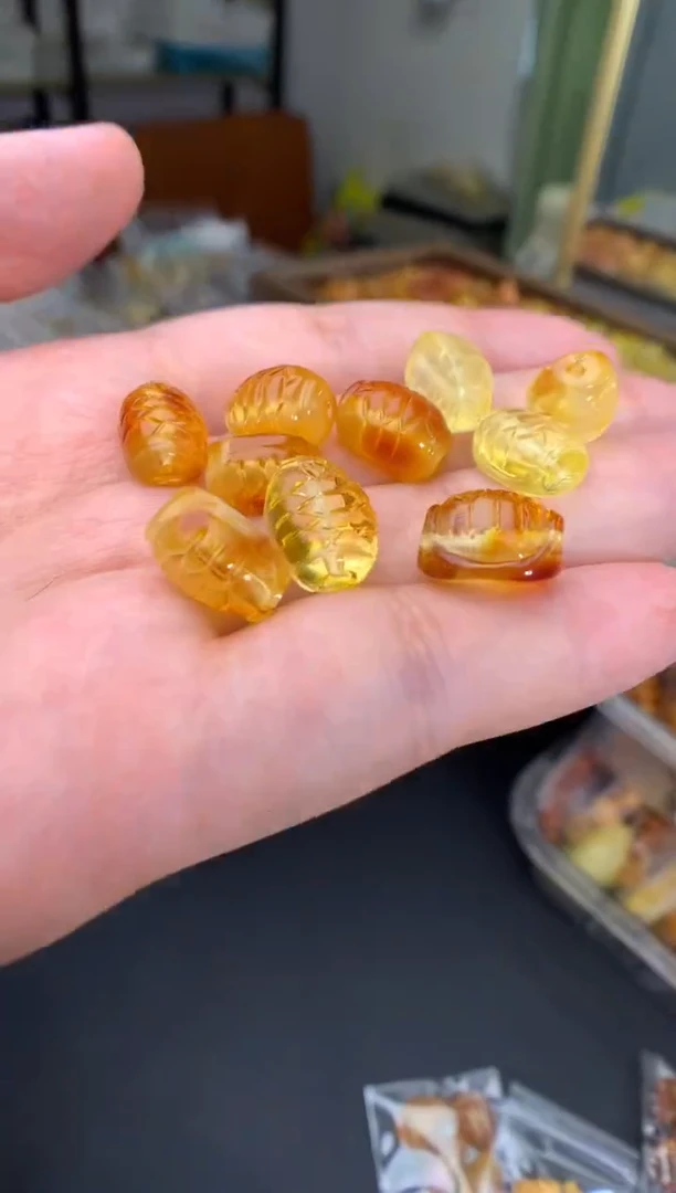 蜜蜡未镶嵌珠宝奇石多样性发一件