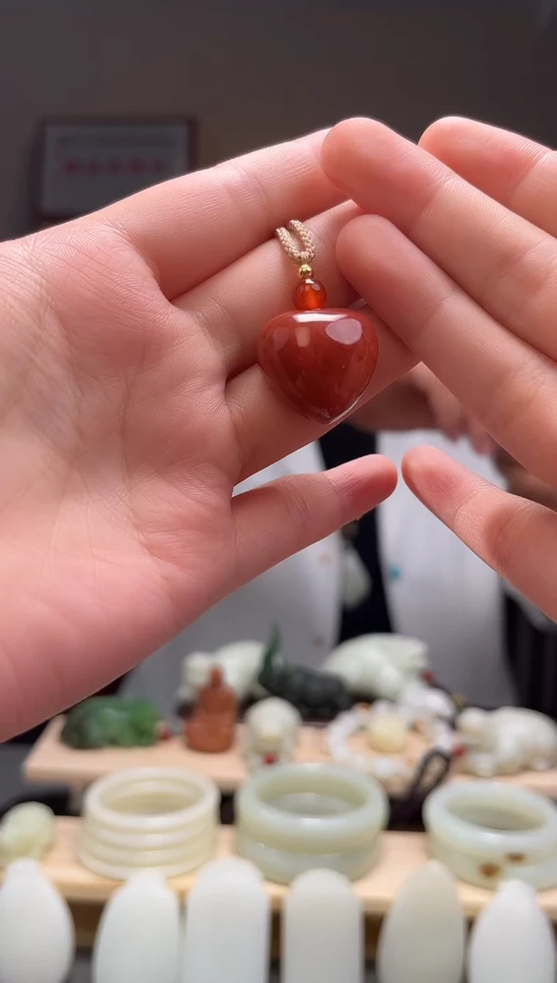 颈饰未镶嵌南红玛瑙吊坠