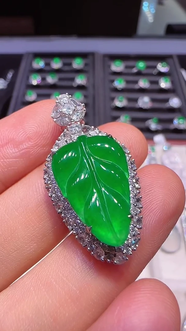 【闪购商品】翡翠吊坠(不含链)18K金镶嵌吊坠