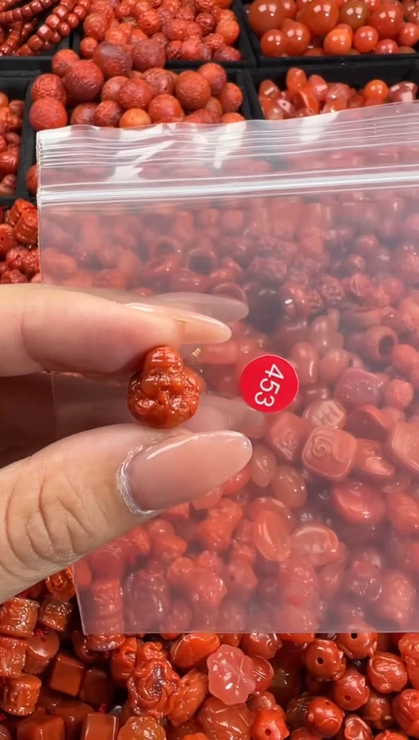 南红玛瑙未镶嵌颈饰1