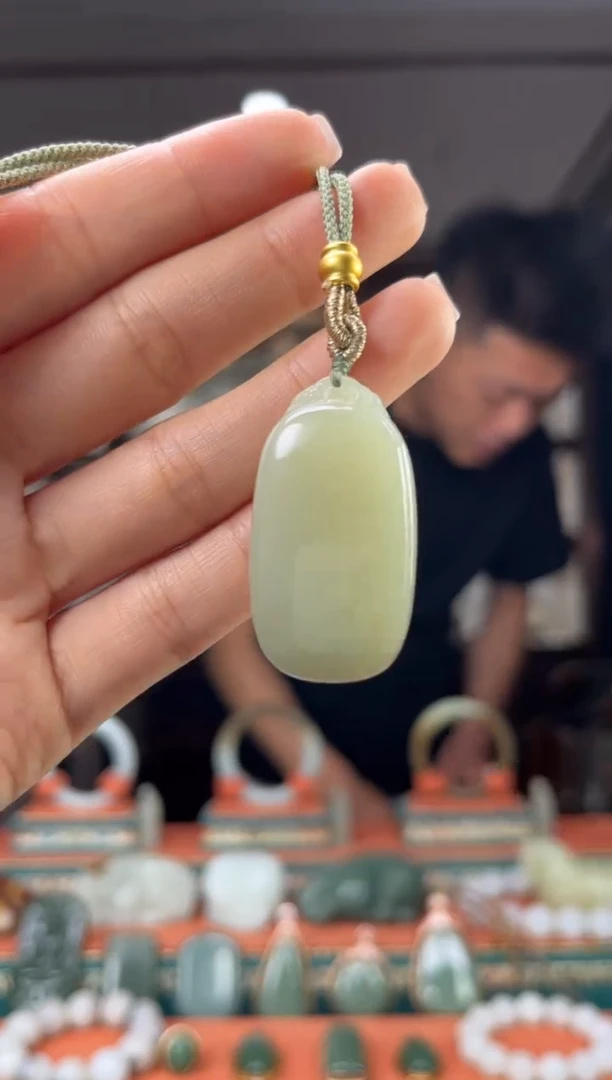 和田玉未镶嵌颈饰佩佩