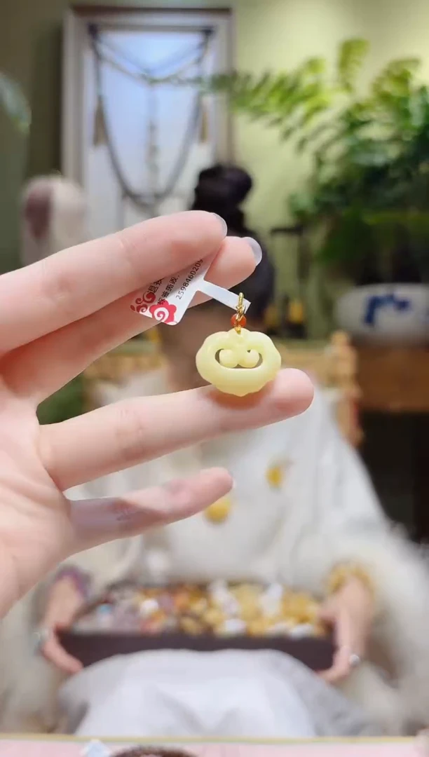 【闪购商品】蜜蜡裸石18K金镶嵌蜜蜡如意挂件3