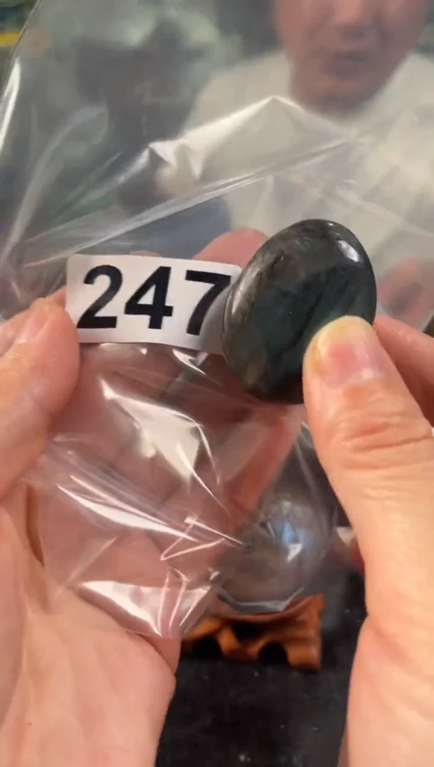 未镶嵌水晶大型摆件（非配饰）拉长石手握247 多样性发其一