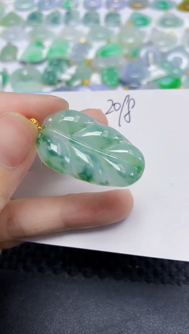 翡翠18K金镶嵌颈饰天然缅甸翡翠A货