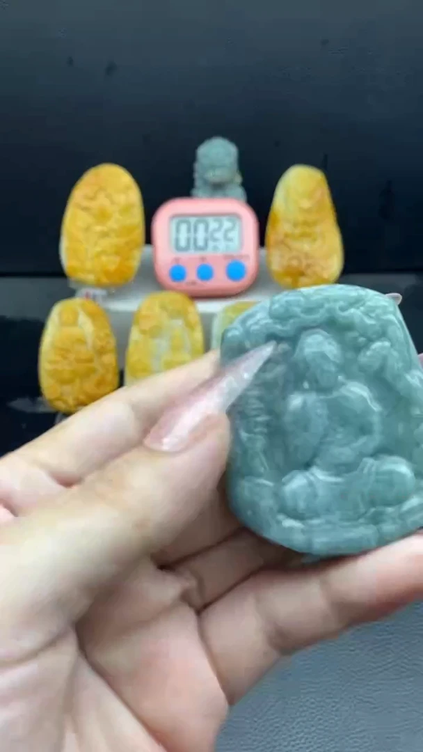 翡翠未镶嵌颈饰挂件