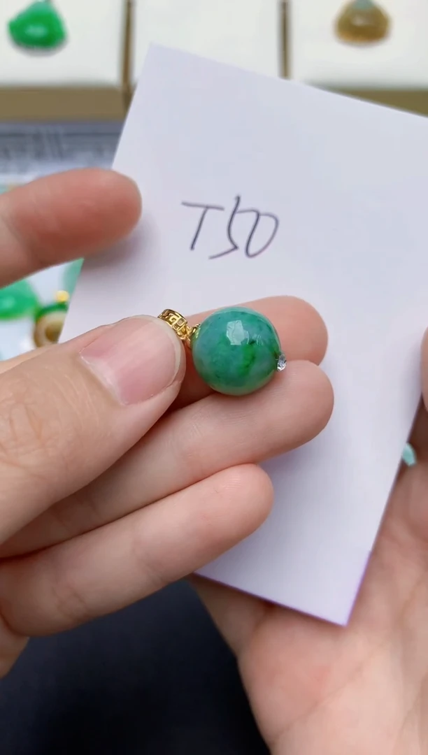 翡翠未镶嵌颈饰0000000000