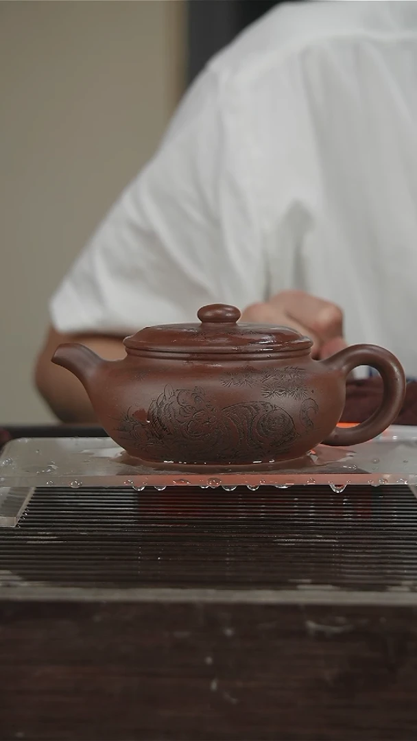 茶壶紫砂方玉兰制，王品荣刻280CC116号带证