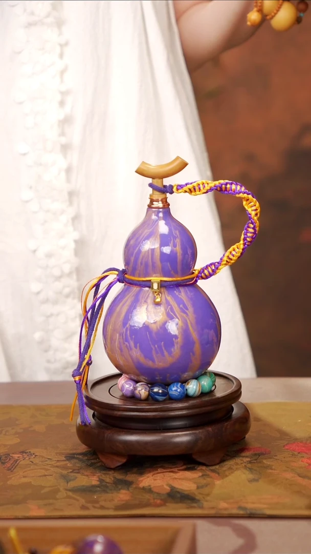 28易林漂漆酒葫芦------148