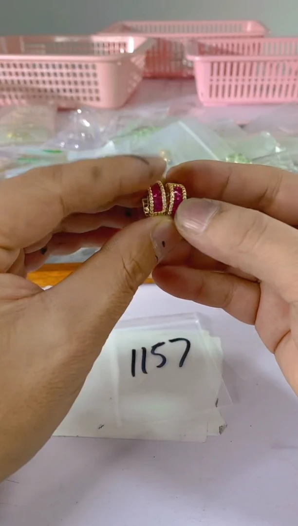 【闪购商品】水晶颈饰银S925镶嵌1157红宝，蓝宝，多样性发一件赠链