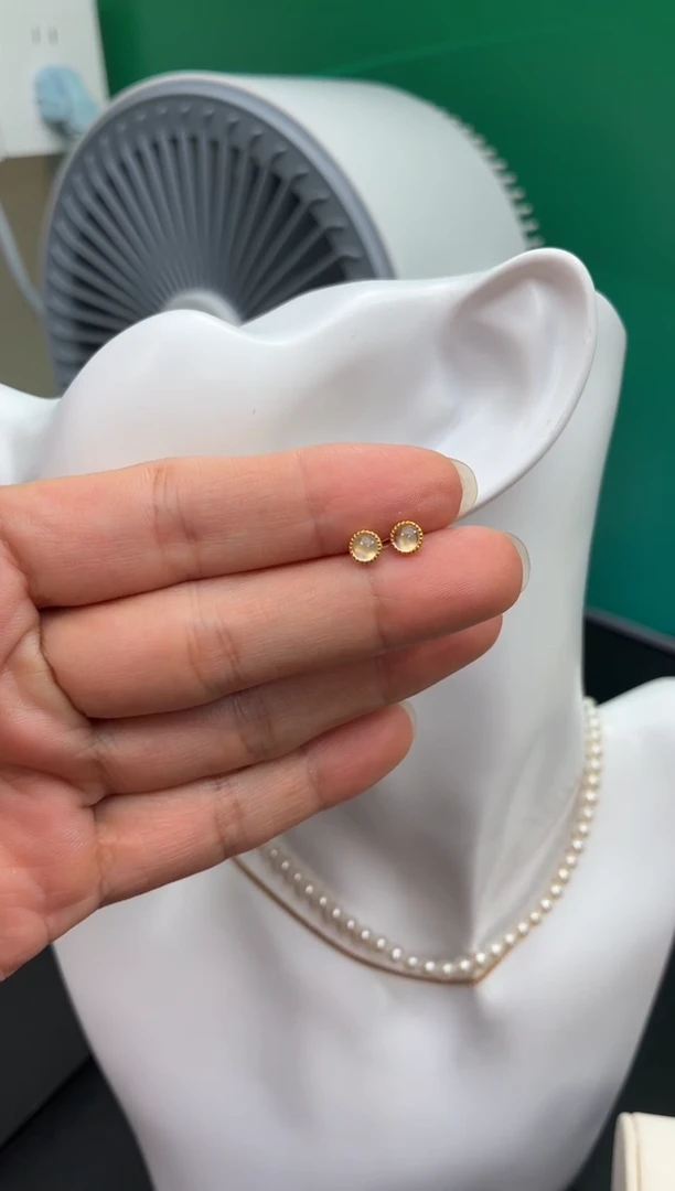 颈饰18K金镶嵌翡翠天然翡翠A货
