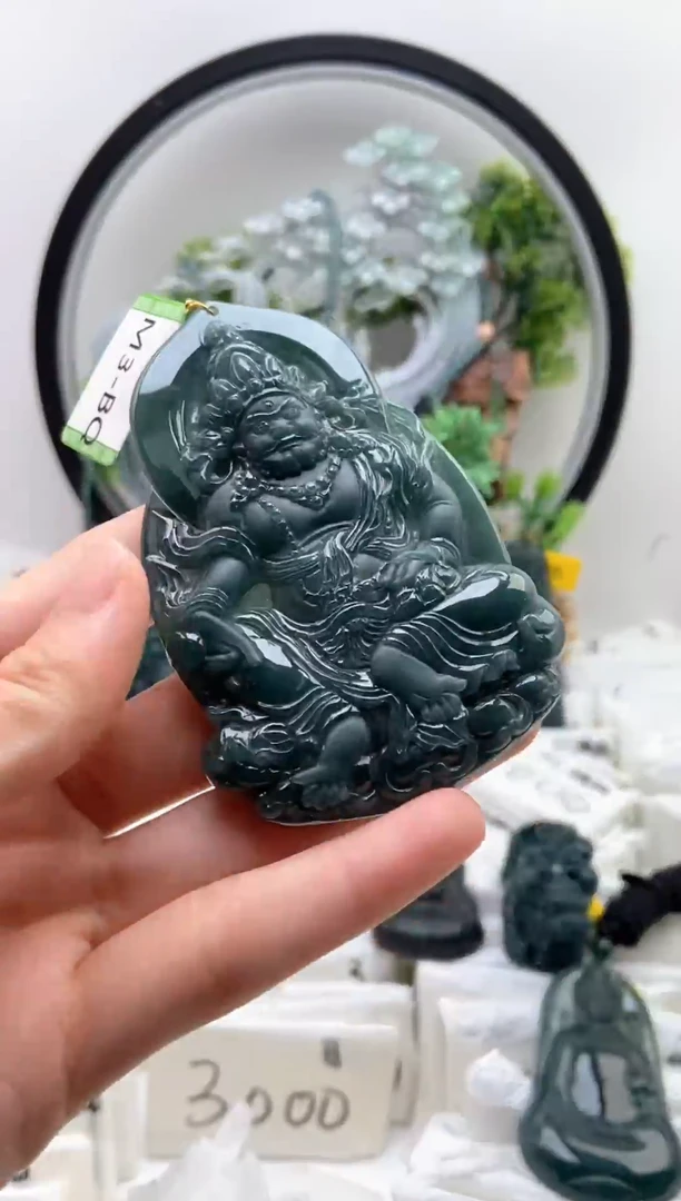 翡翠未镶嵌颈饰黄财神