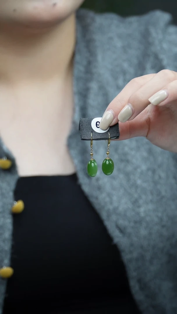 18K金镶嵌和田玉耳饰1