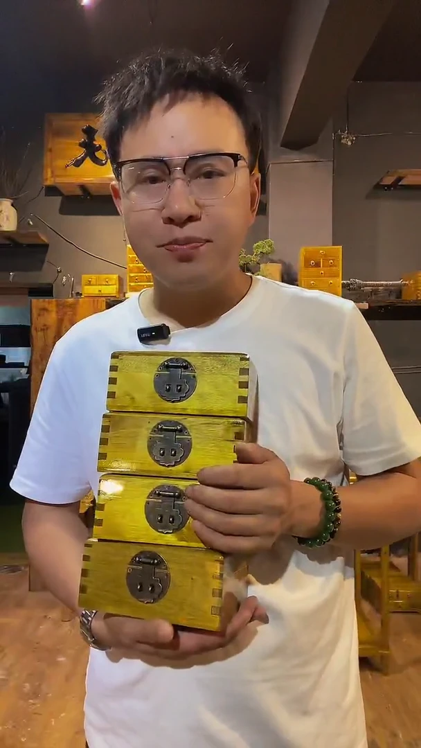 金丝楠16*10*6金砖盒子一个