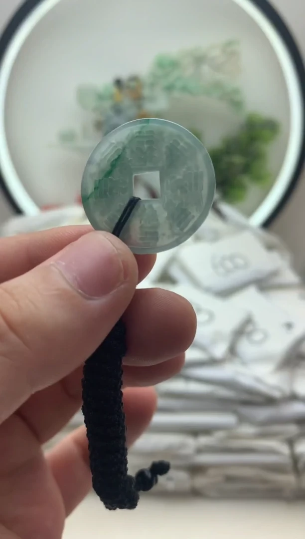 颈饰未镶嵌翡翠山鬼