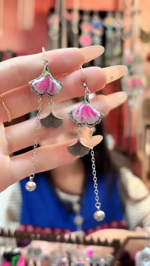 织绣云织谣民族风精美饰品  350