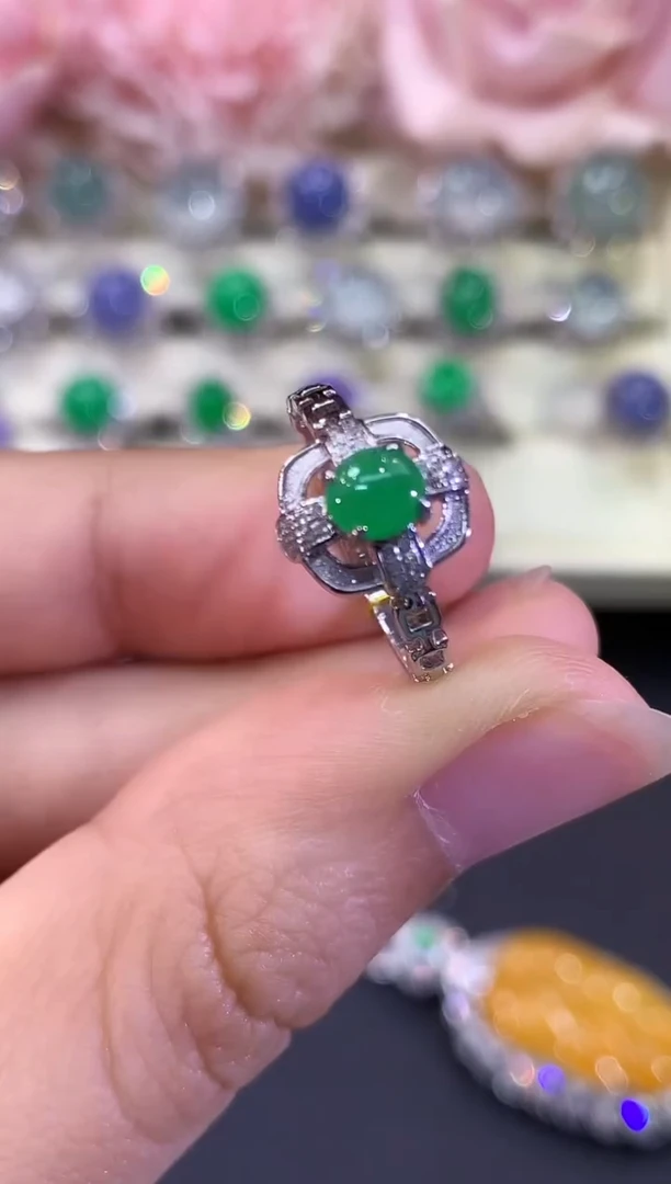 18K金镶嵌戒指翡翠B23