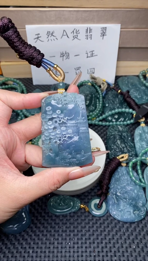 翡翠未镶嵌颈饰