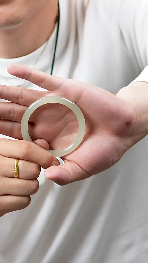 【闪购商品】和田玉手镯未镶嵌54冰晴蜂蜜水