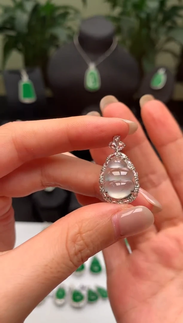 翡翠18K金镶嵌吊坠(不含链)福豆