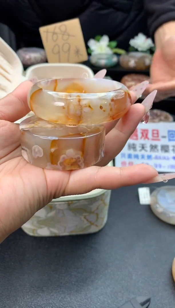 未镶嵌手镯石英质玉（55-56圈口）赠送镯心 无证书