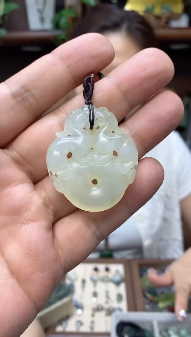 未镶嵌岫玉吊坠·