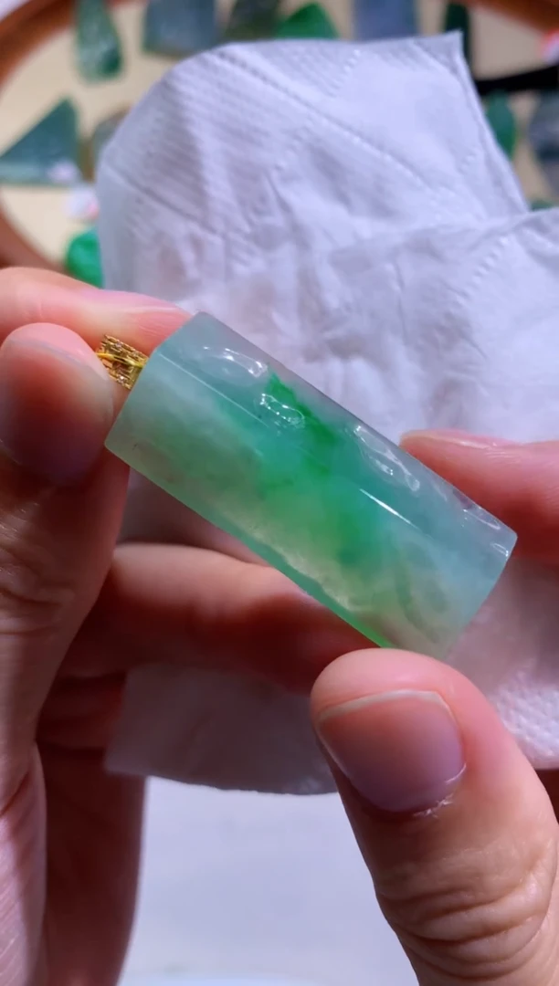颈饰未镶嵌翡翠