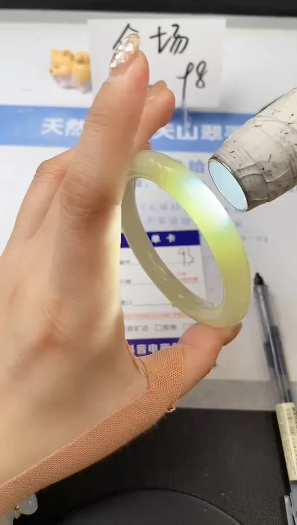 【闪购商品】石英质玉手镯未镶嵌s93-F