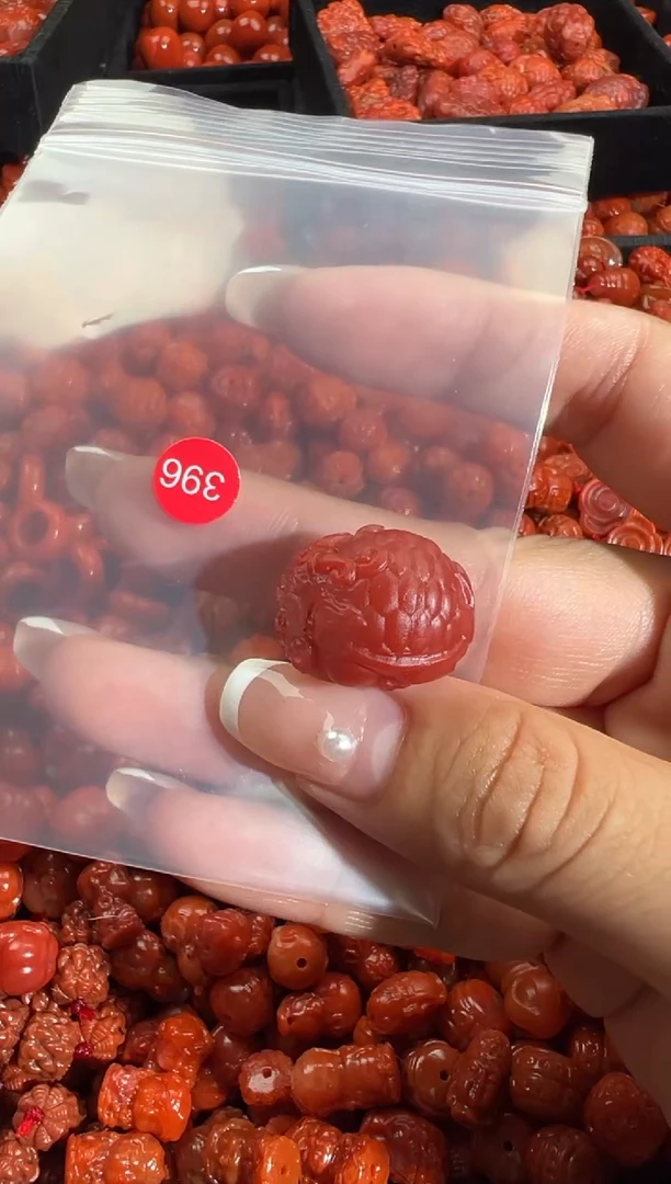 颈饰未镶嵌南红玛瑙1