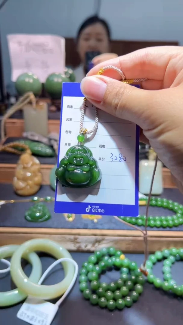 颈饰未镶嵌和田玉（碧玉）1