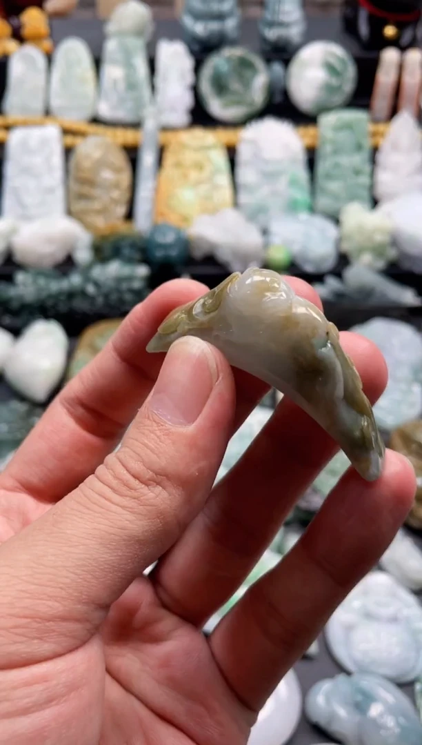 颈饰未镶嵌翡翠56  天然翡翠a货  貔貅手牌