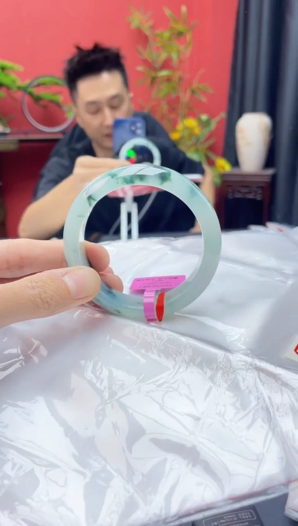 未镶嵌手镯翡翠听**?1