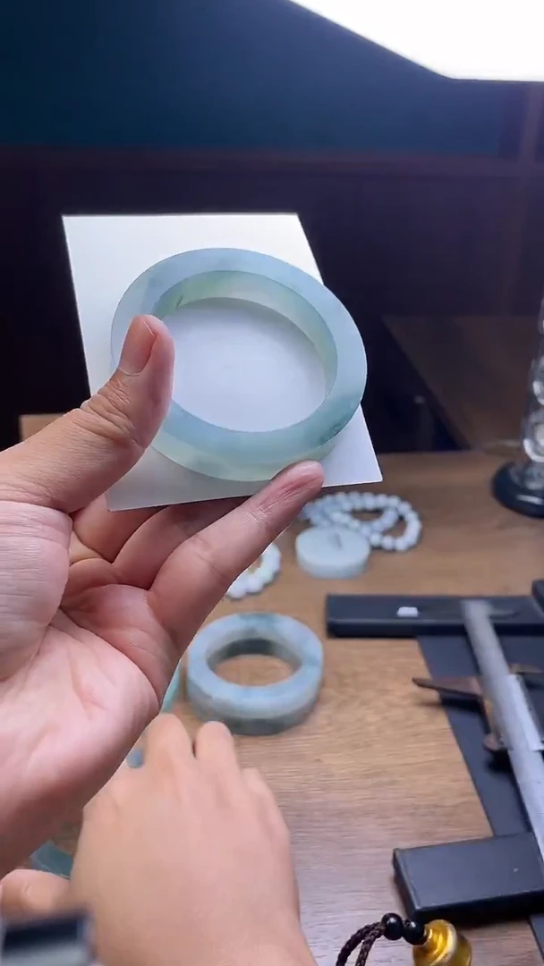 未镶嵌手镯定制翡翠董*伊定制