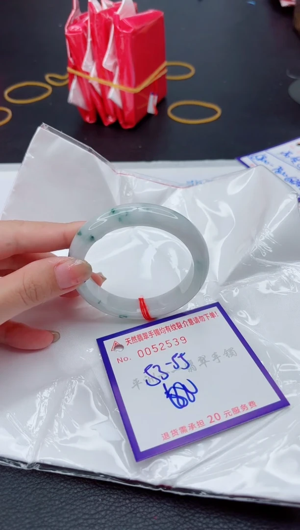 翡翠手镯未镶嵌1