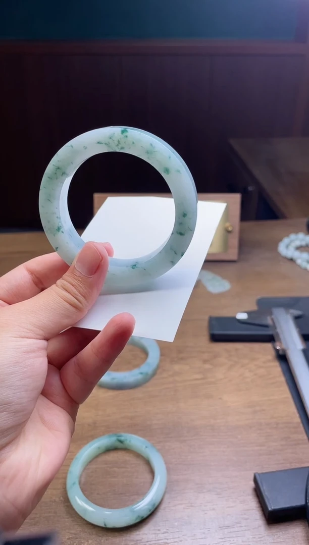 未镶嵌手镯定制翡翠?定制