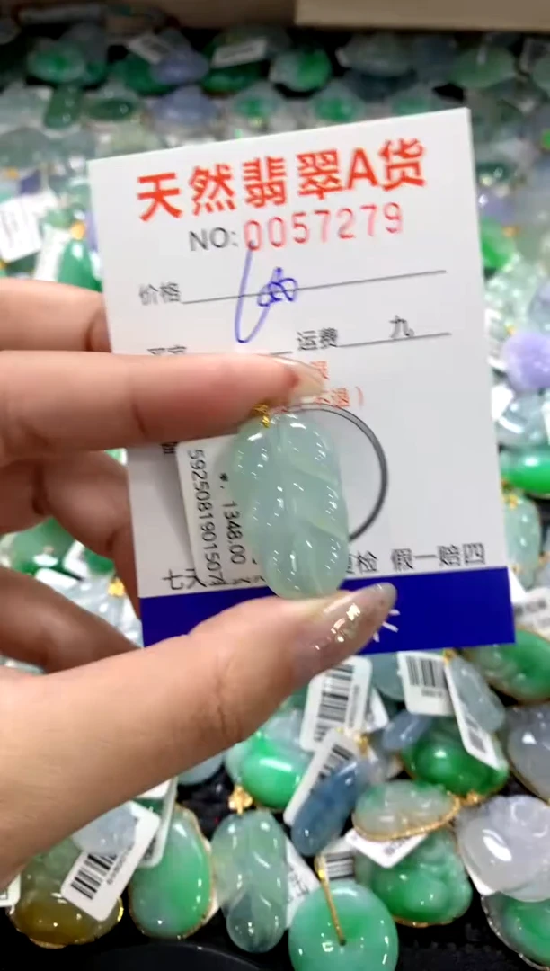 颈饰18K金镶嵌翡翠1111111111111111