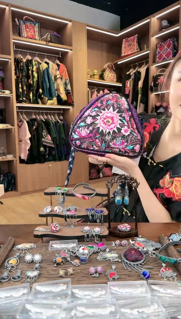 【闪购商品】织绣L533黔东南苗族刺绣