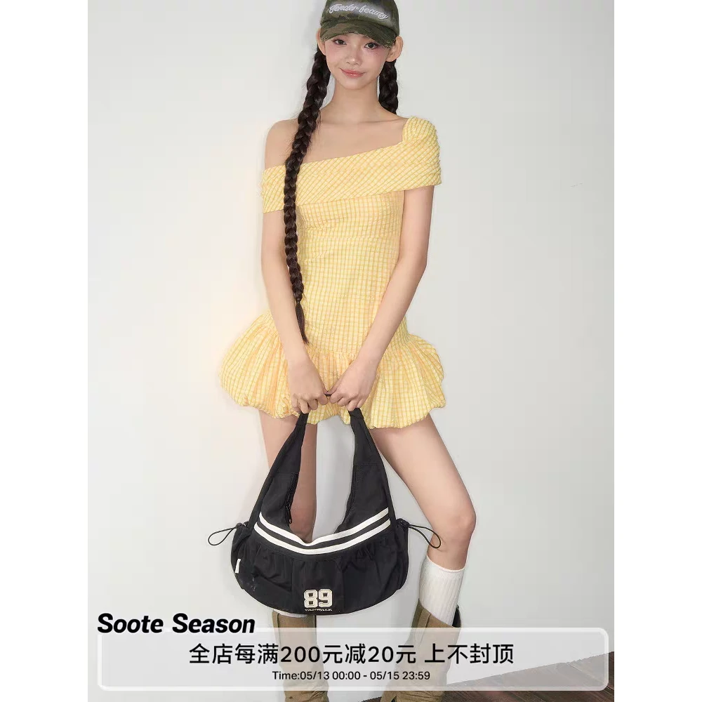 Soote Season原创斜肩黄色格纹立体花苞肌理感A字松紧收腰连衣裙