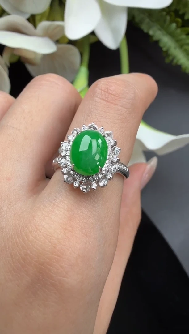 18K金镶嵌戒指翡翠戒指