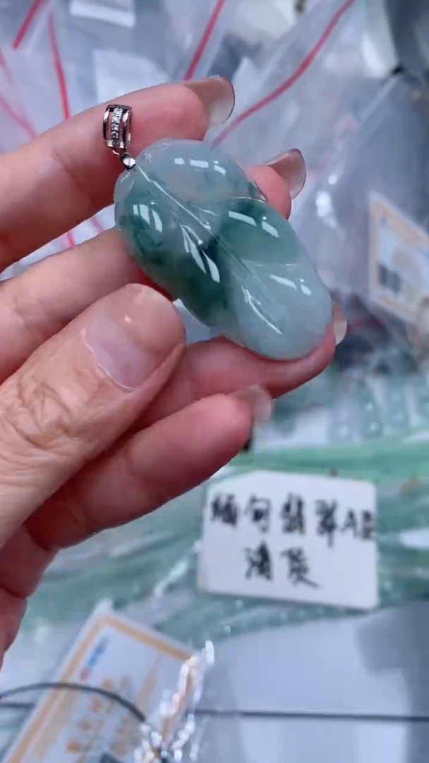 颈饰银S925镶嵌翡翠吊坠