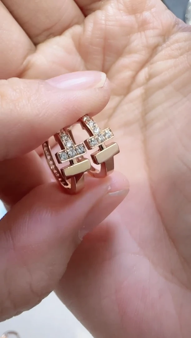 【闪购商品】天然钻石耳饰18K金镶嵌多样性发货发其一