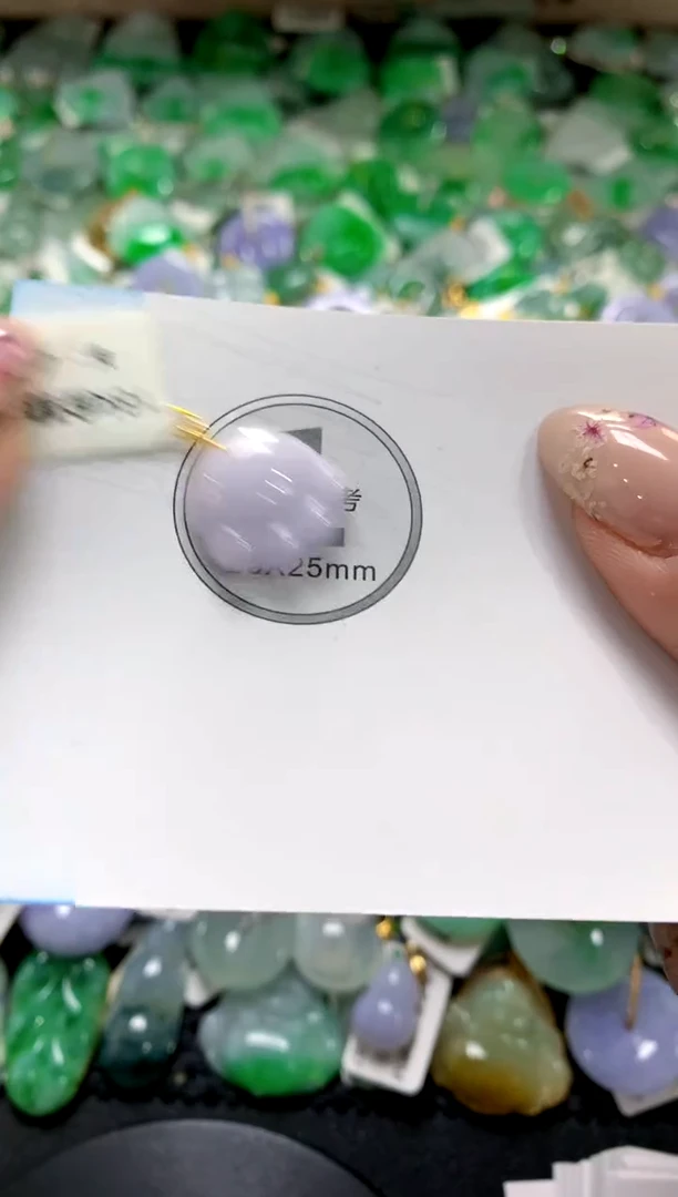 翡翠18K金镶嵌颈饰1111111111111111